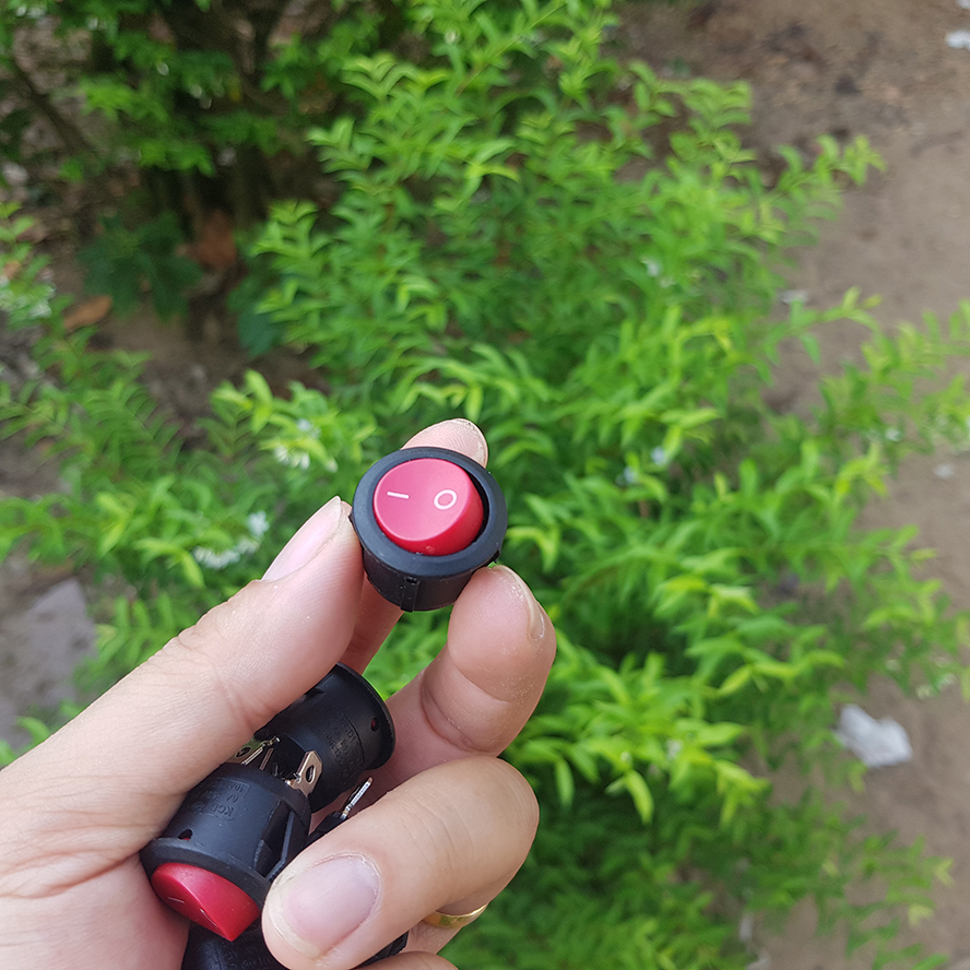5 Nút công tắc 2 vị trí hình tròn 3 chân màu ĐỎ