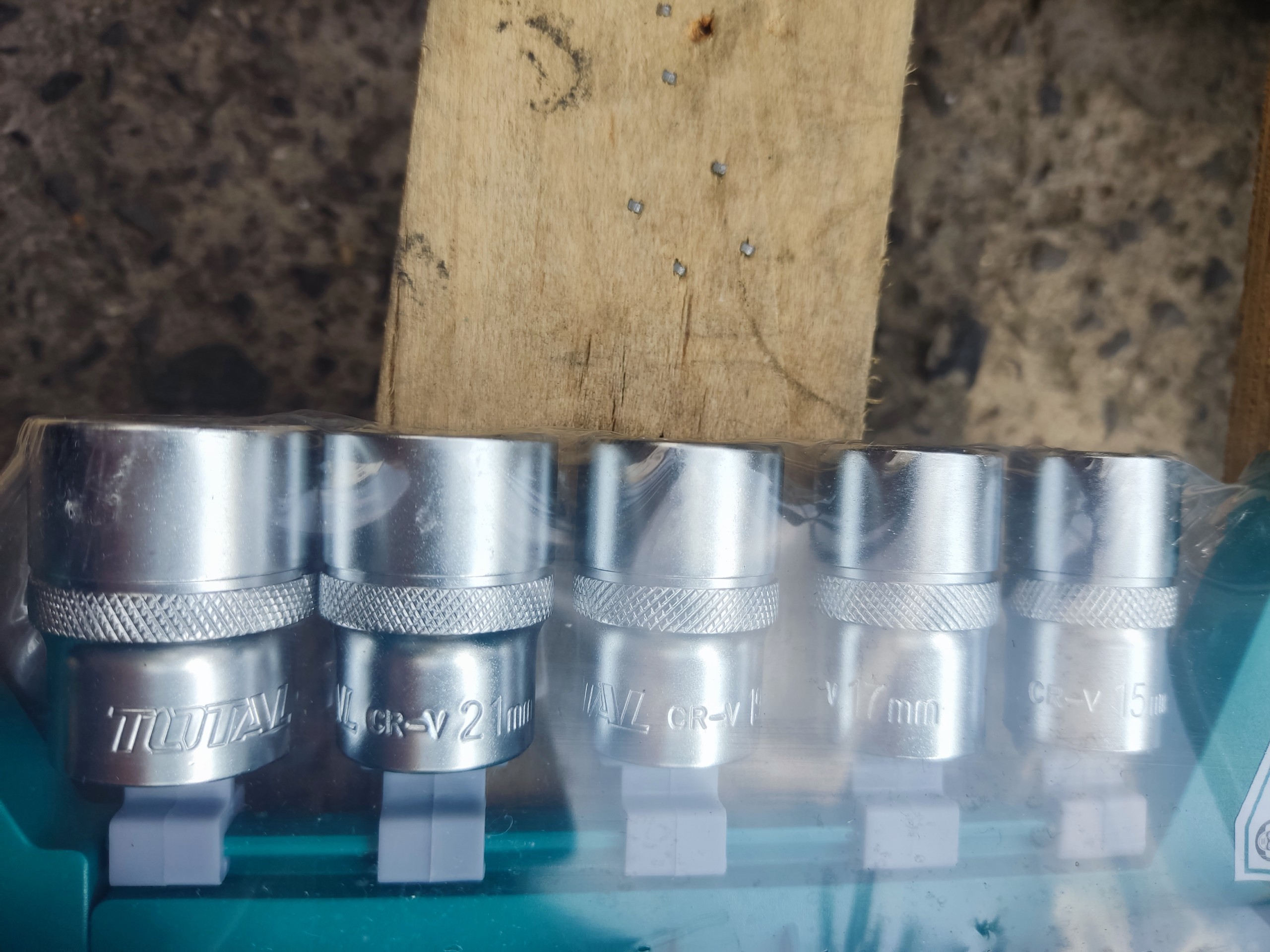 Bộ 12 Cái Socket 1/2" & Cần 2 Chiều Tht141121 Total