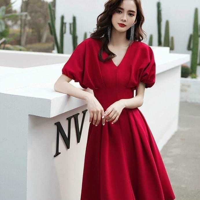 Đầm đỏ cánh dơi