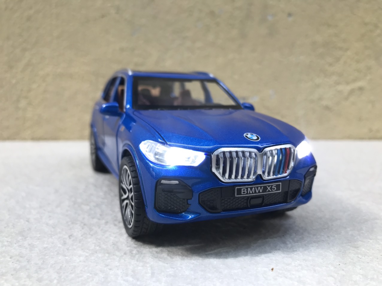 [HCM]Mô hình xe ô tô BMW X5 2020 - 1:32