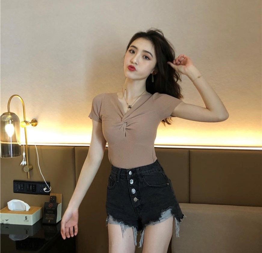 Áo thun nữ xoắn ngực