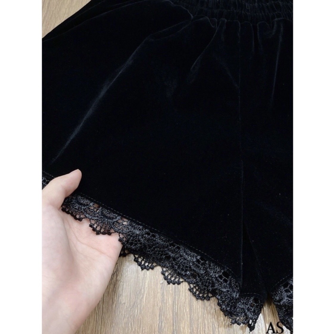 Quần Short Nhung Mịn Lưng Cao Phối Ren Viền KT