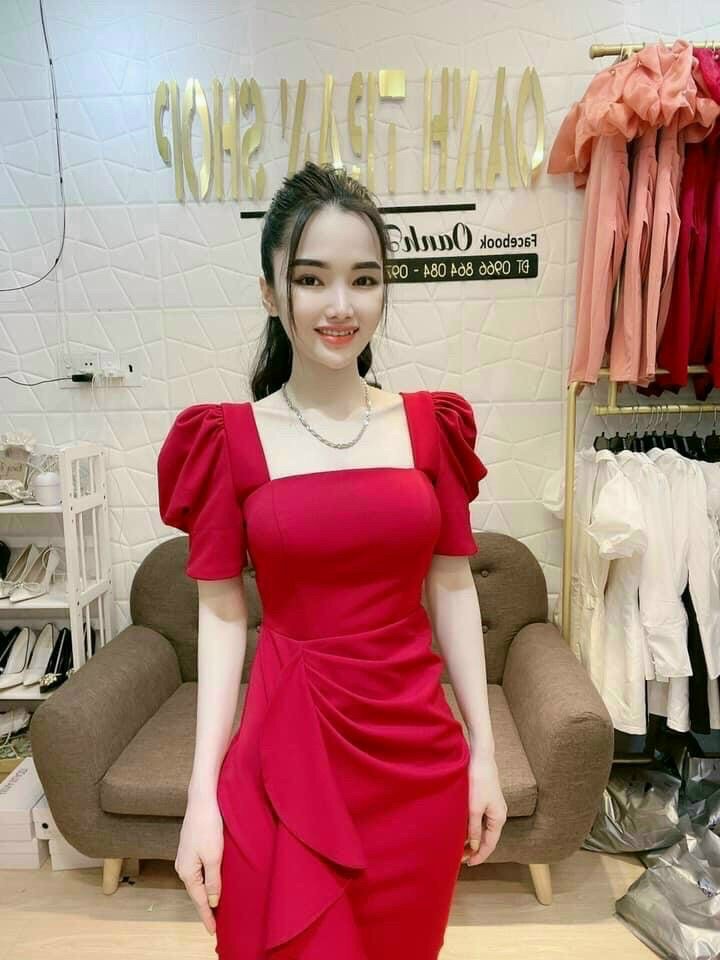 Đầm body tay phồng bèo lai xếp ly eo, cổ vuông