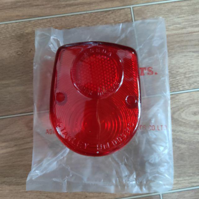 Chụp đèn hậu xe cub 81- có kèm ốc lắp