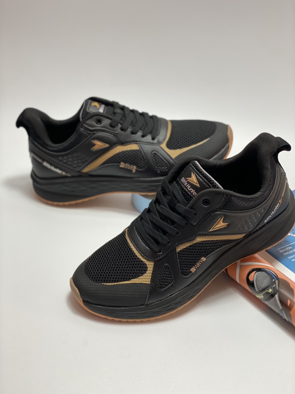 Giày thể thao nam bitis hunter DSMH067DEN