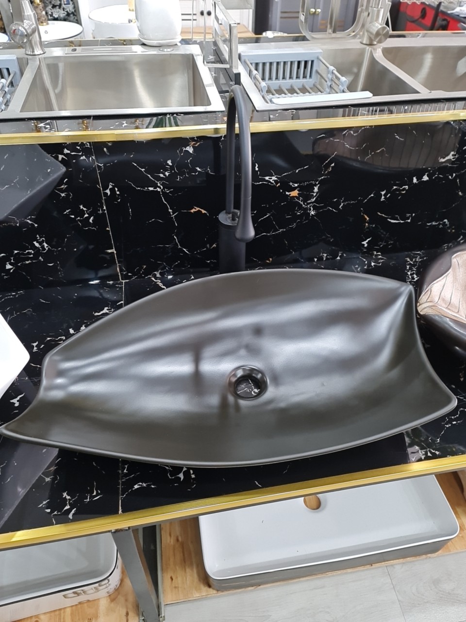 Lavabo  đặt  bàn  mỹ  thuật chiếc  thuyền