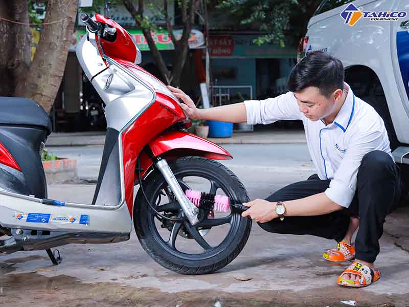 Chổi cọ rửa khoang máy – lazang cán ngắn