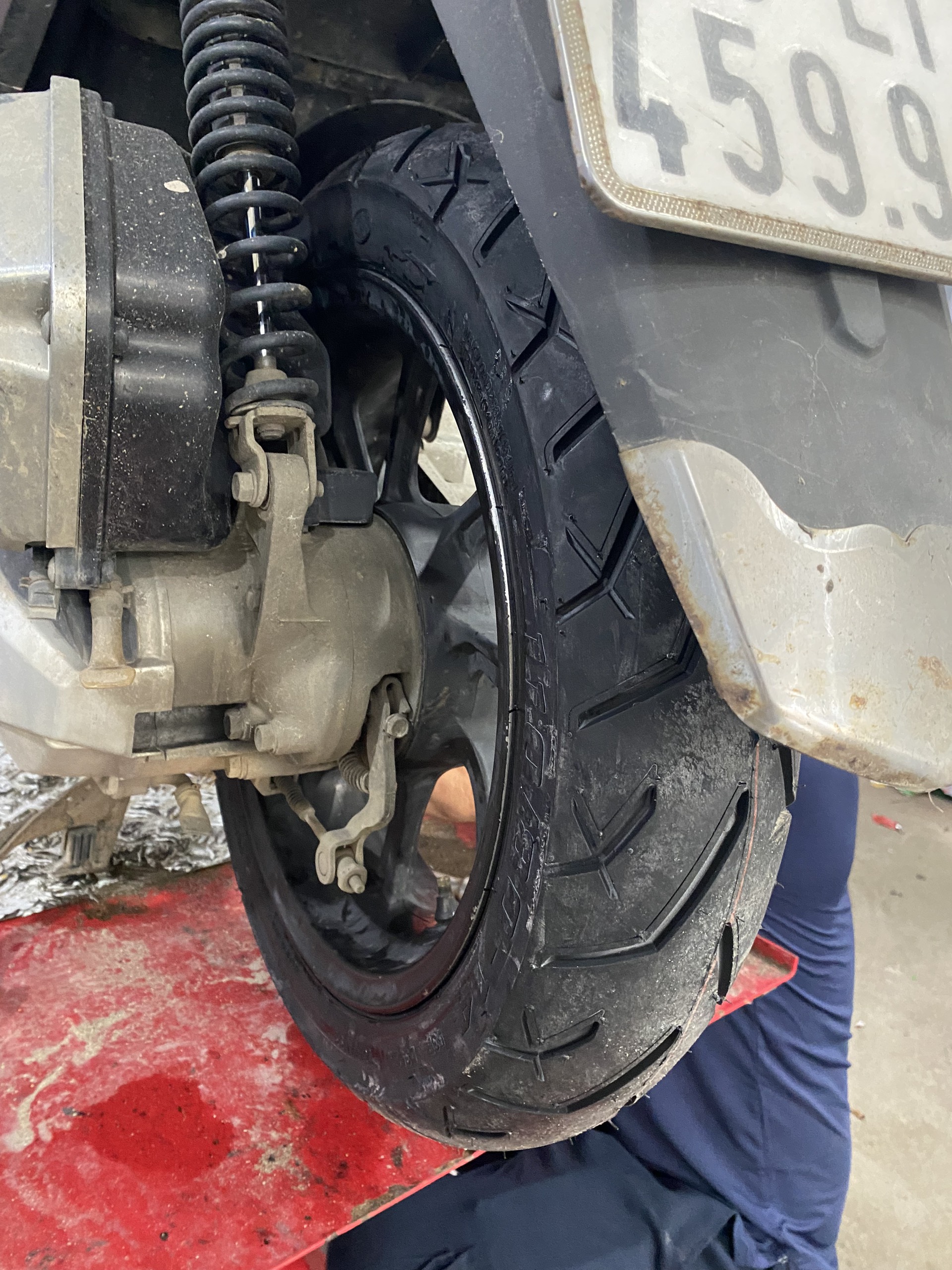 Vỏ (lốp) YAMAHA NVX DPlus không ruột