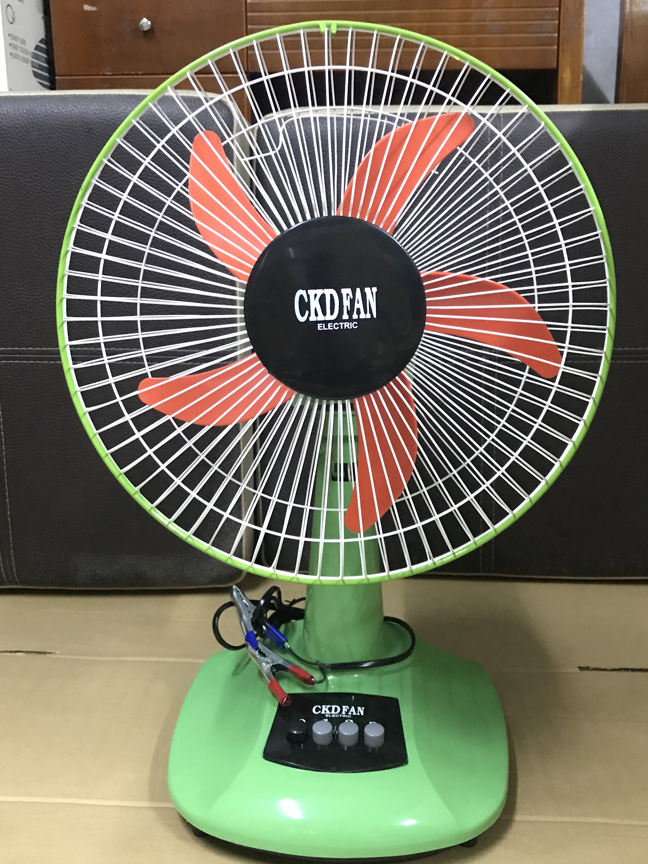 Quạt Bàn B300 Kẹp Bình Ắc Quy 12V CBD - Cánh 30cm - KHÔNG KÈM BÌNH ÁC QUY.