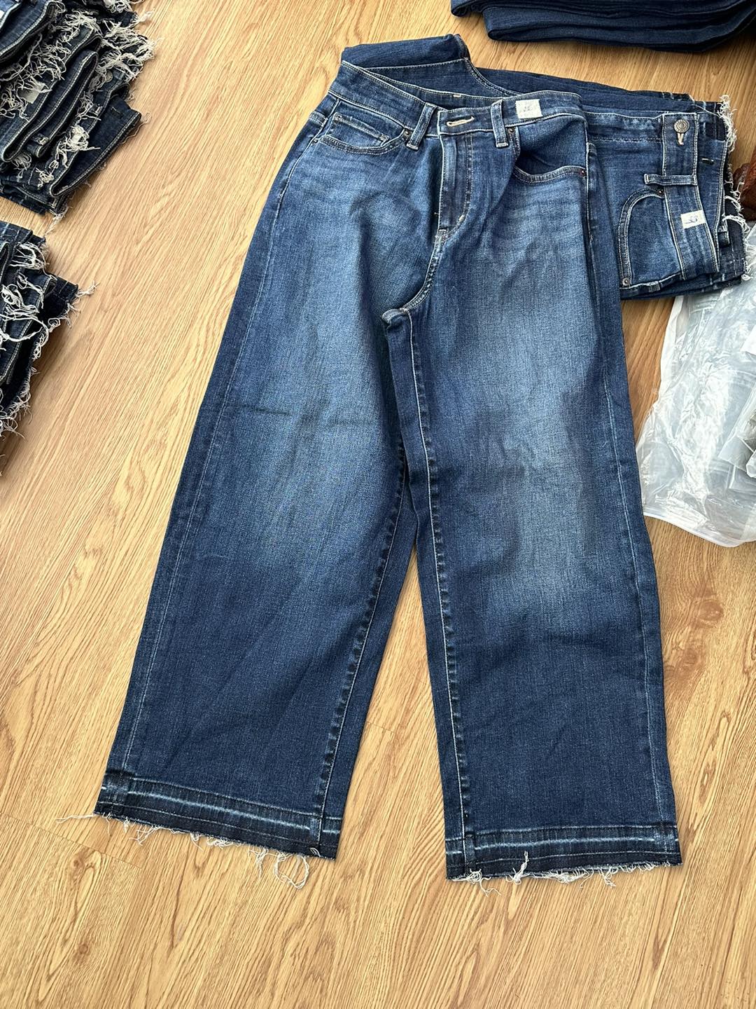Quần jean lửng uniqlo