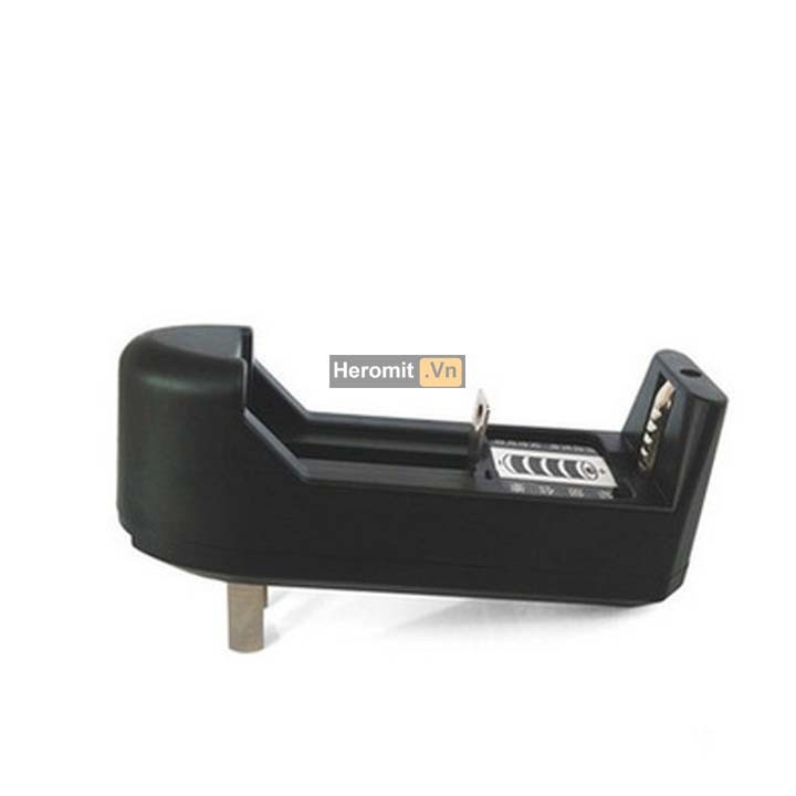 Sạc pin đa năng , sạc pin thông minh 220V