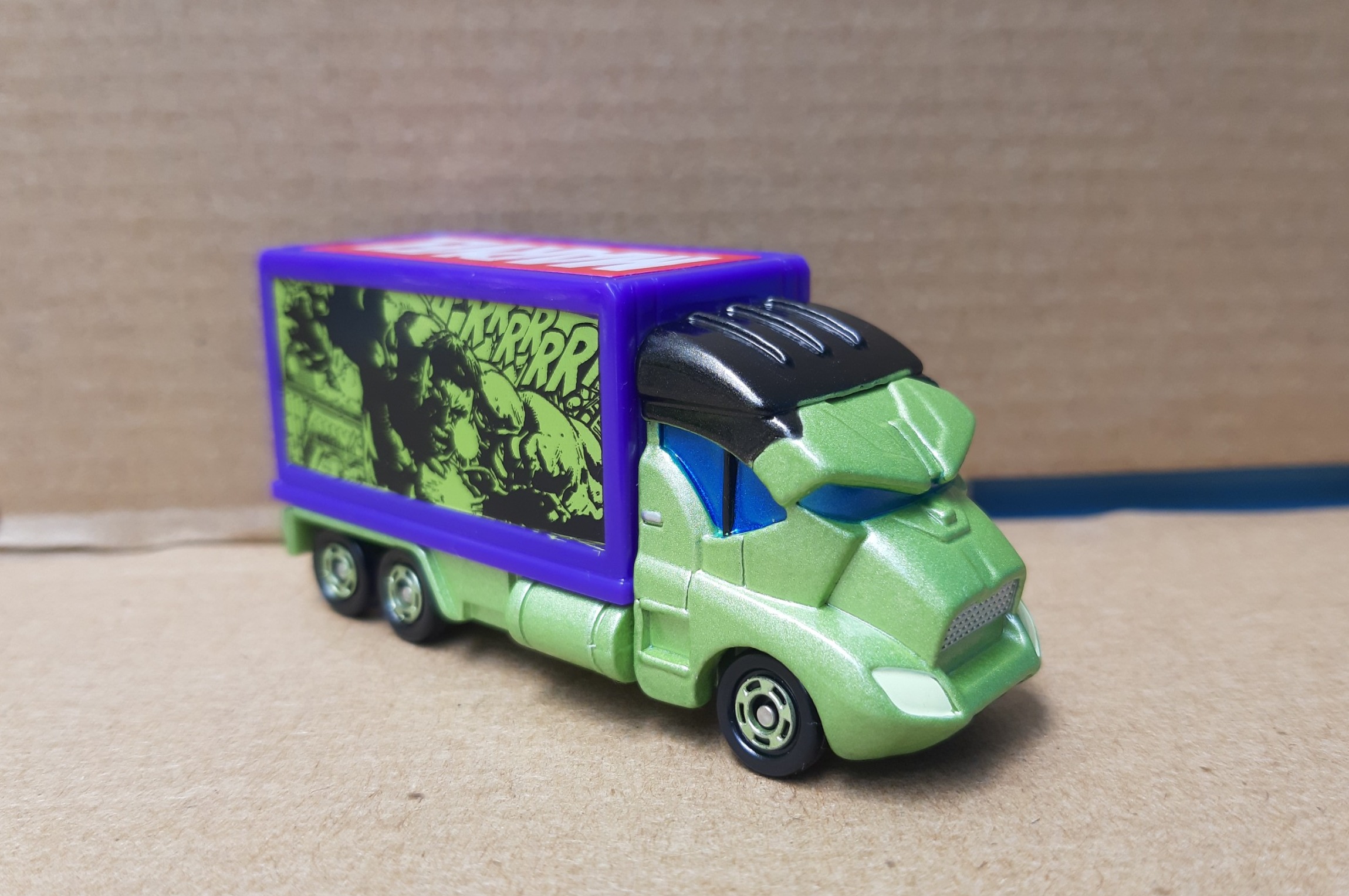 Xe mô hình Tomica - Xe Marvel siêu anh hùng nhân vật Hulk màu xanh lá giá rẻ