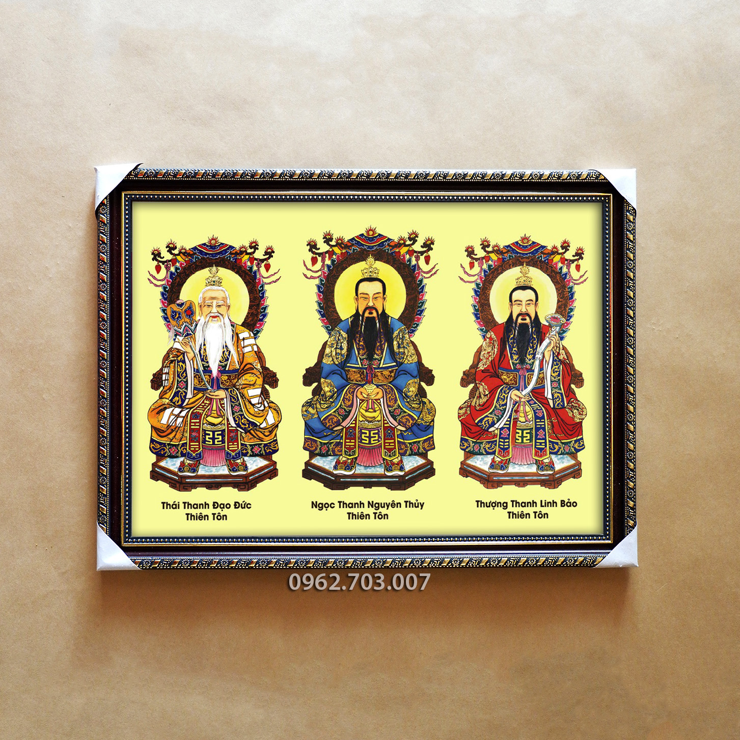 Tranh Tam Thanh Lão Tổ chất liệu vải phủ bóng khung composite