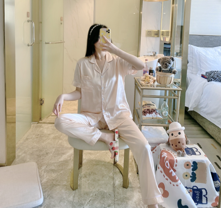 Đồ Bộ Lụa Mặc Nhà Cộc Tay Quần Dài Mát Mẻ Dễ Thương