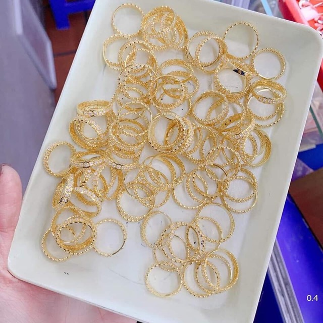 Nhẫn nữ tên Vàng tây.