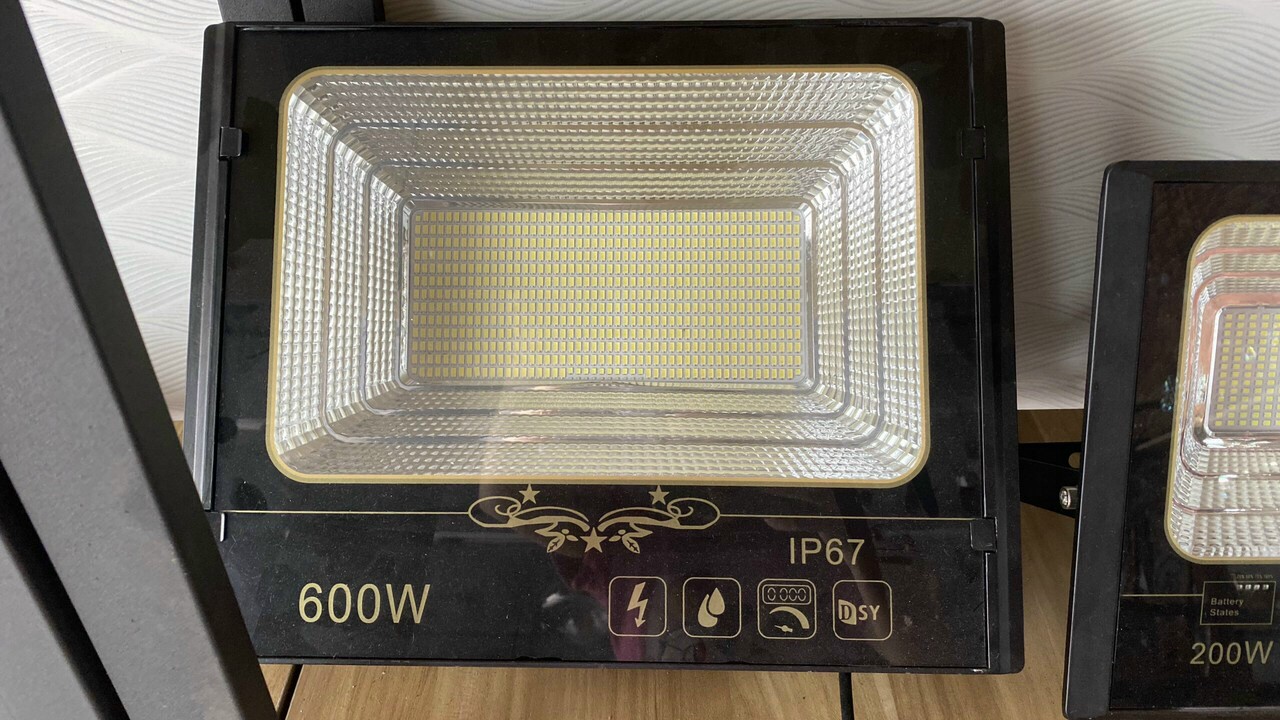 Đèn pha năng lượng mặt trời 100W, 200W, 400W, 600W