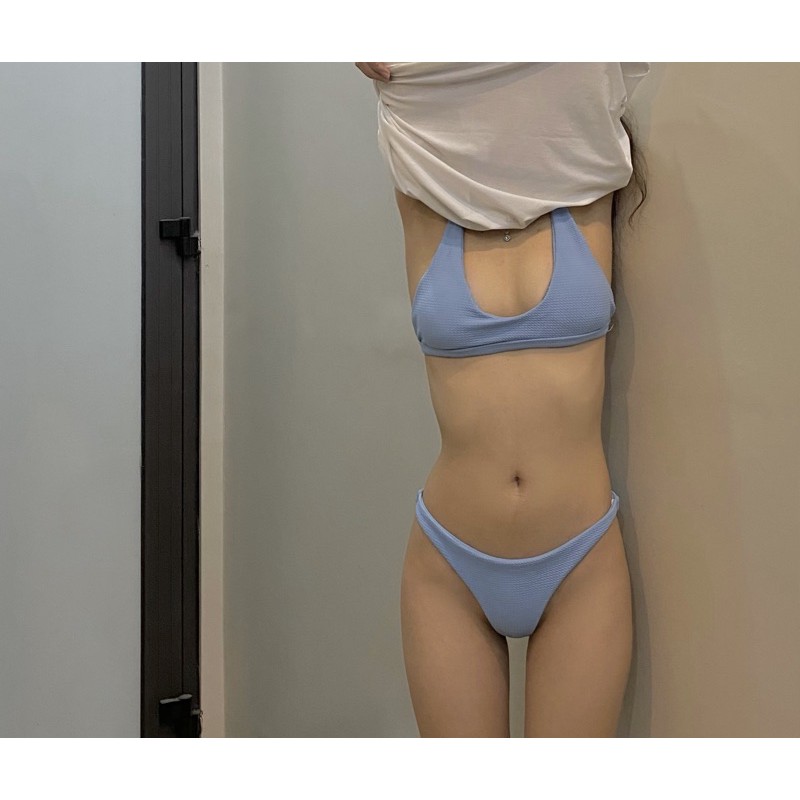 Bikini 2 mảnh xẻ ngực