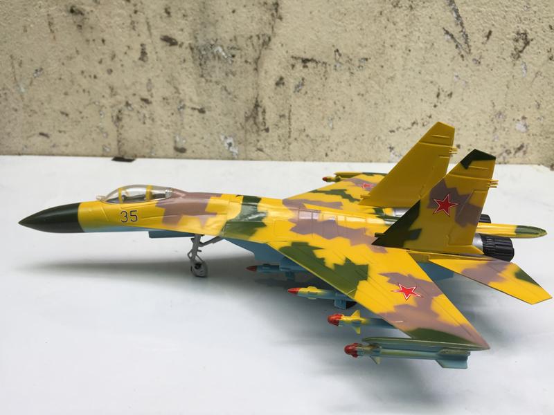 Mô hình Máy báy SU-35. 1:72-ABS