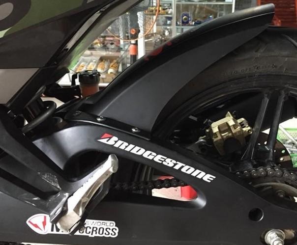 Ốp gấp chắn bùn xe exciter 150 đẹp như hình