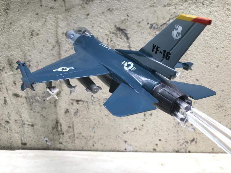 [HCM]Mô hình Máy báy Tiêm kich F-16. 1:72-ABS