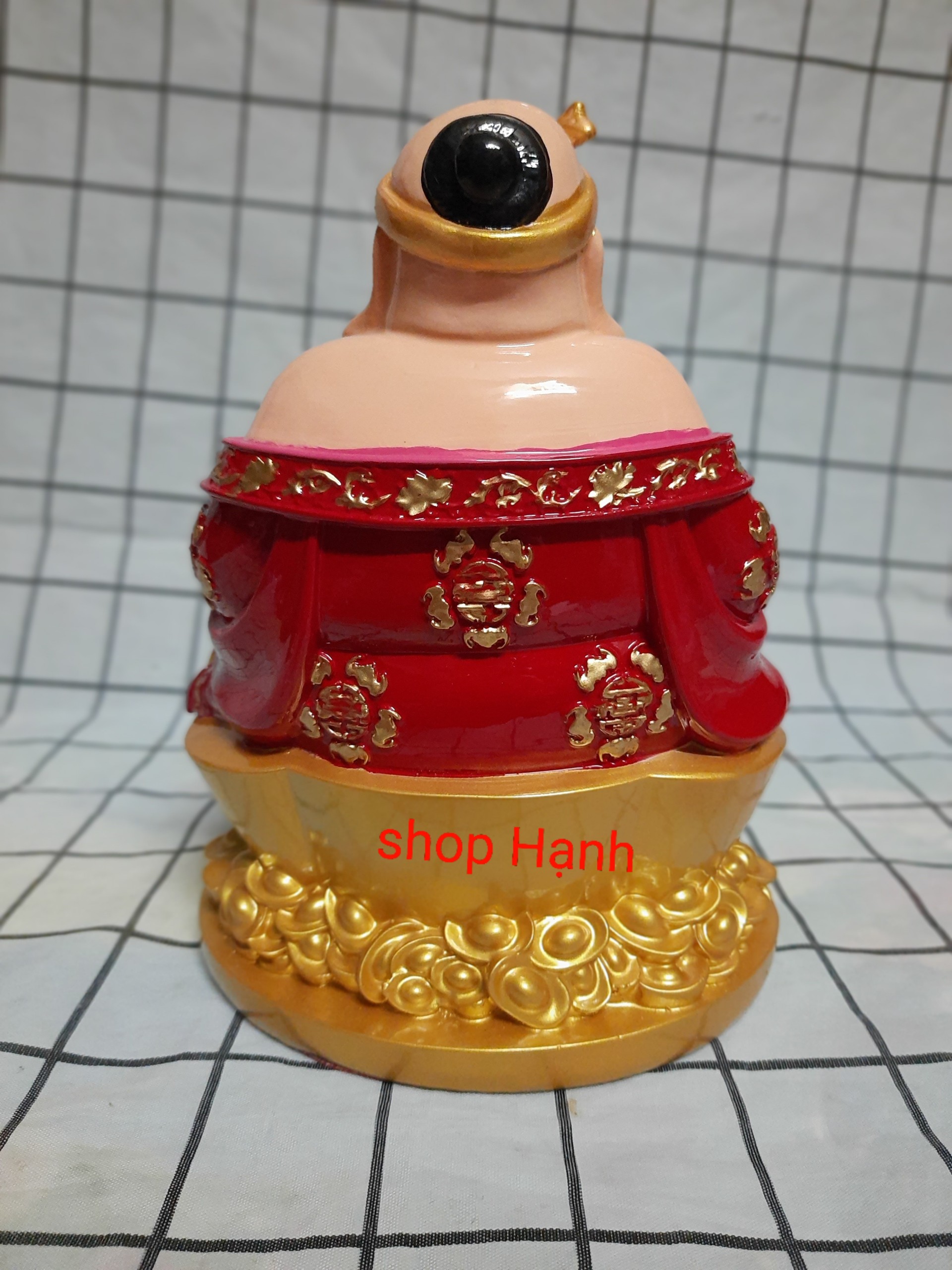 Ông Địa Thần Tài ngồi thỏi vàng đế tròn
