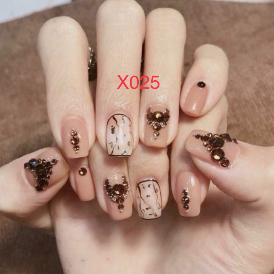 Móng tay giả- nail thiết kế