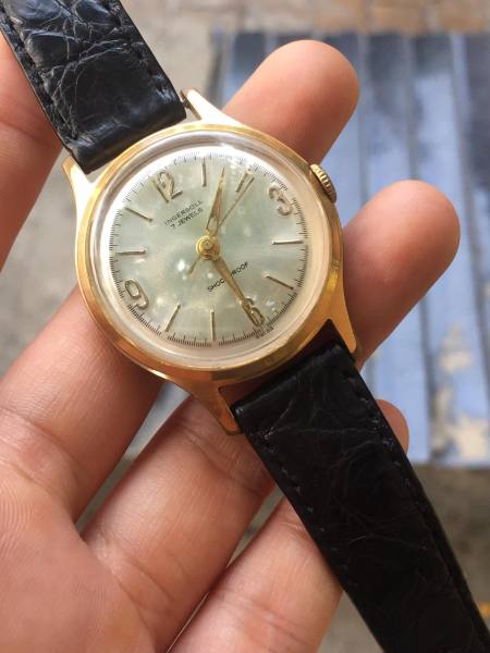 Đồng hồ nữ Ingersoll 7 Jewels, cơ lên cót tay, kim số vàng dây da màu đen