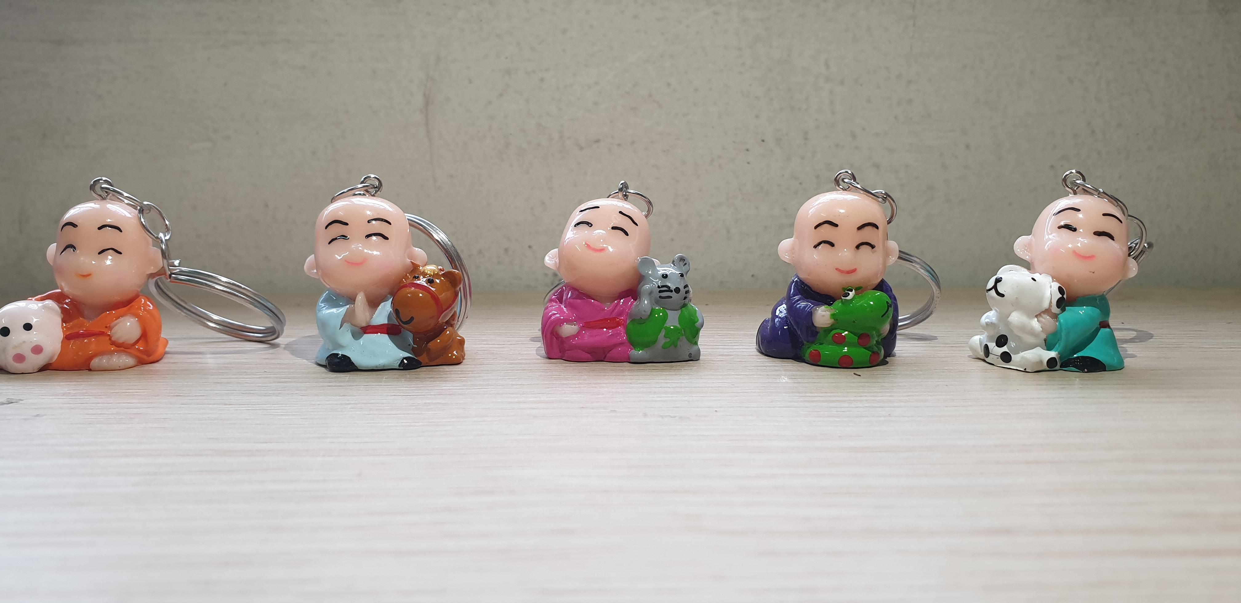 Móc Khóa Chú Tiểu Ôm Động Vật Dễ Thương (Giao mẫu ngẫu nhiên)