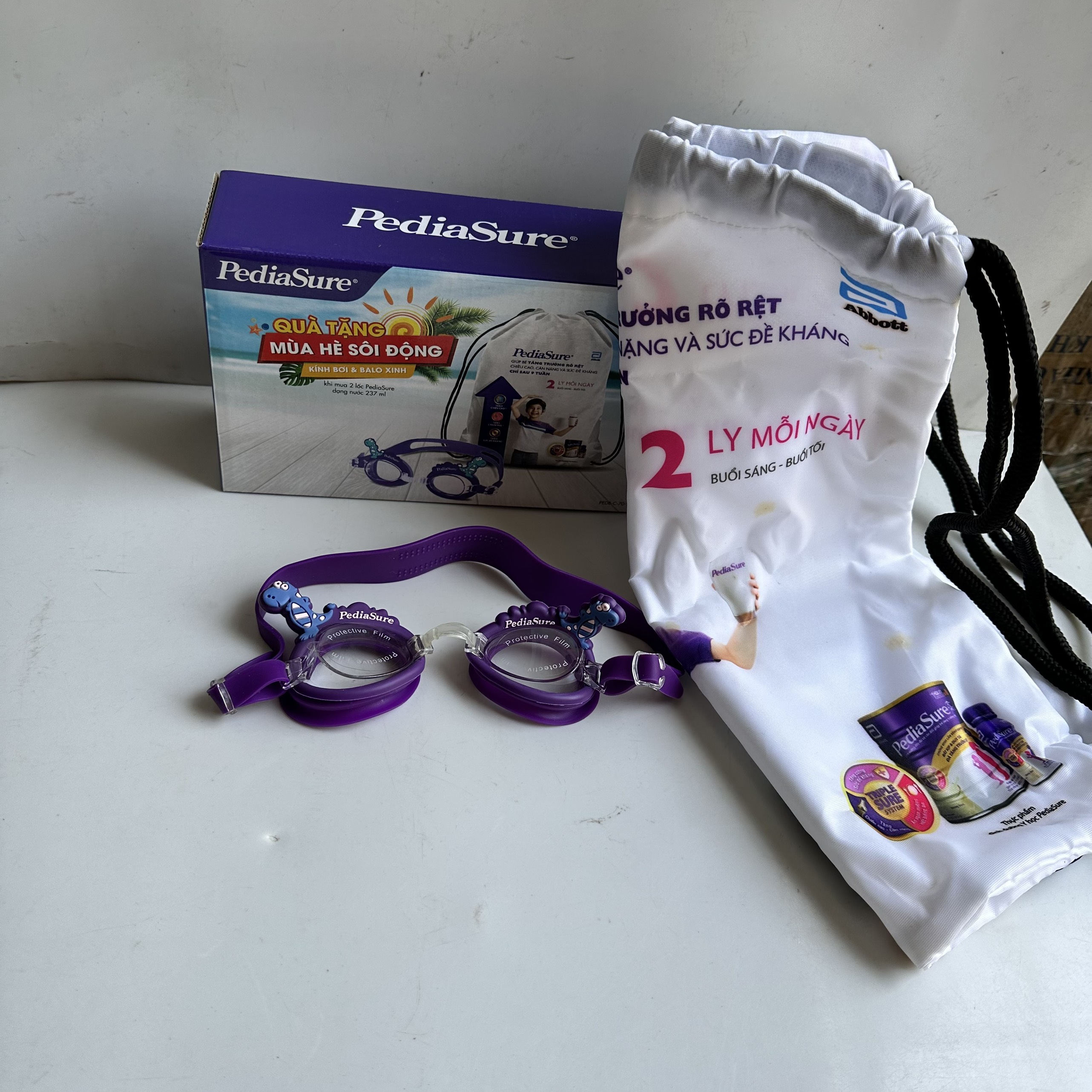 Kính bơi cho bé giá rẻ (quà tặng từ sữa Milo), Pediasure