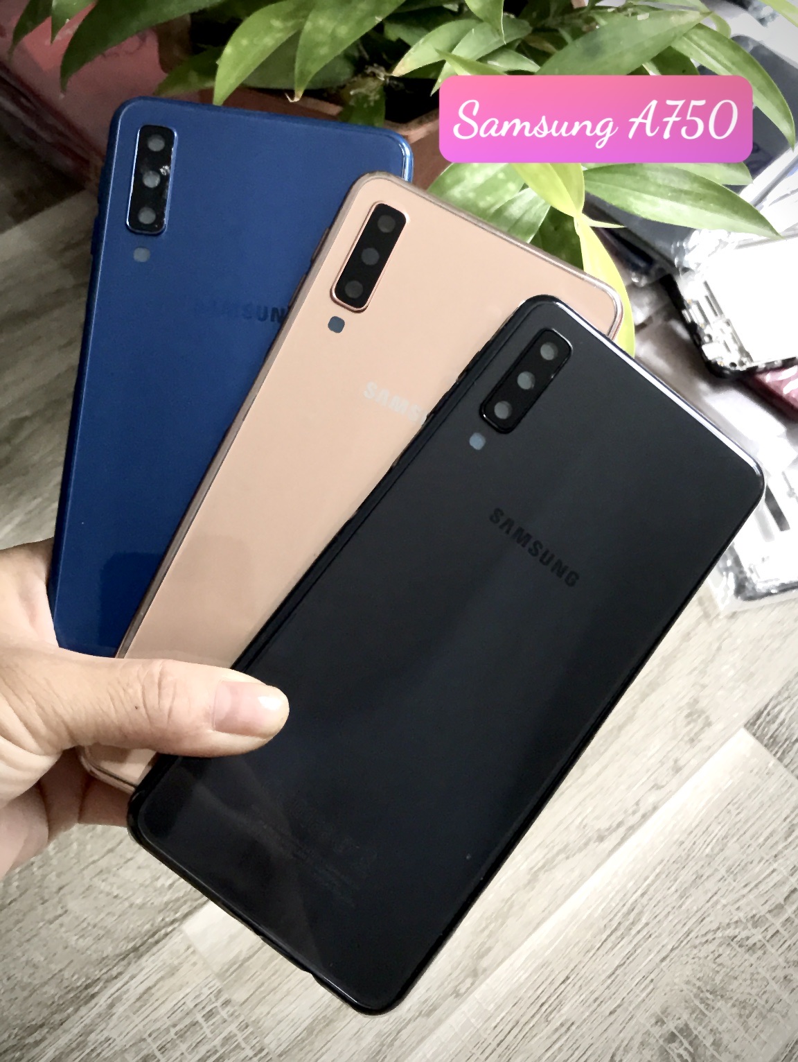 Vỏ và nắp lưng Samsung A750,a720,a710{vỏ bộ không bao gôm xuong baket)