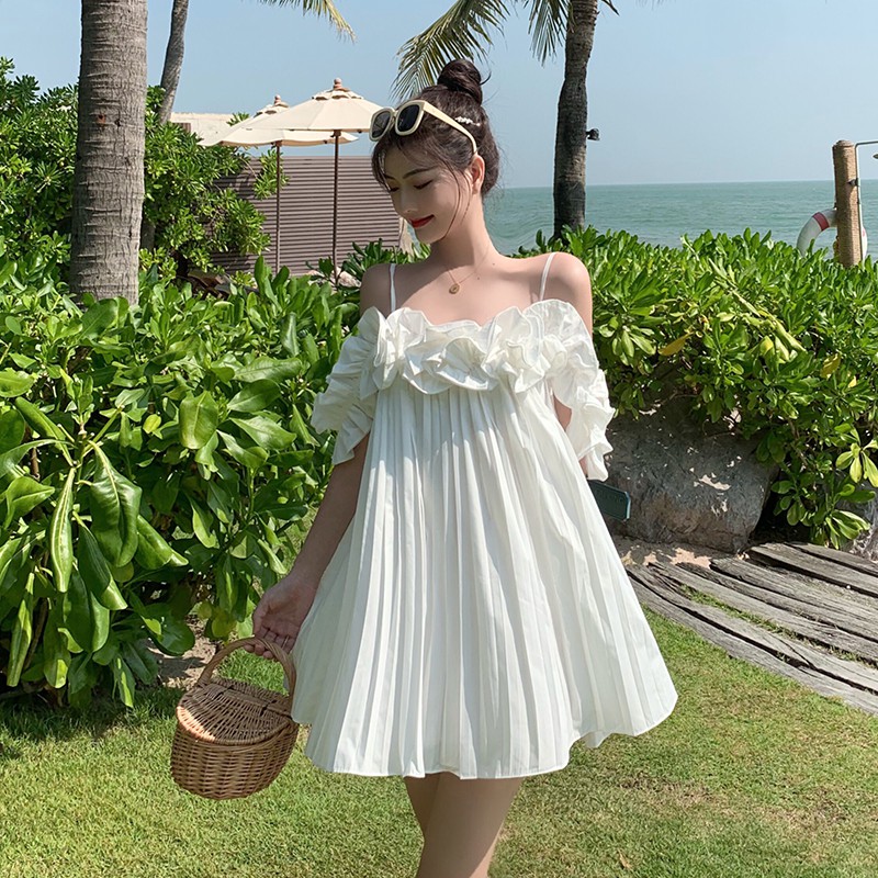 Phối vòng tay đi biển với váy maxi