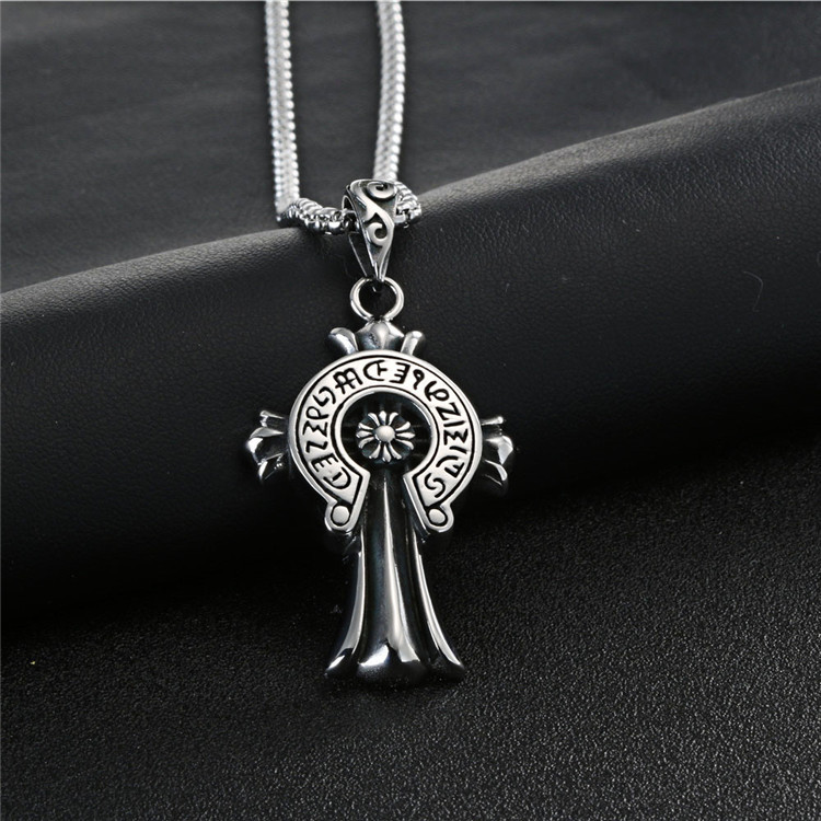 Dây chuyền kiểu dáng Chrome Heart thánh giá