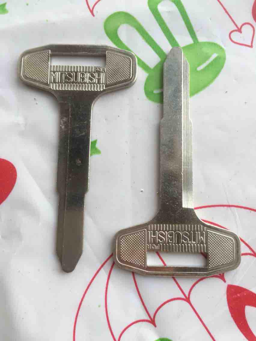 Cặp phôi chìa khoá MITSUBISHI ( rảnh phải )