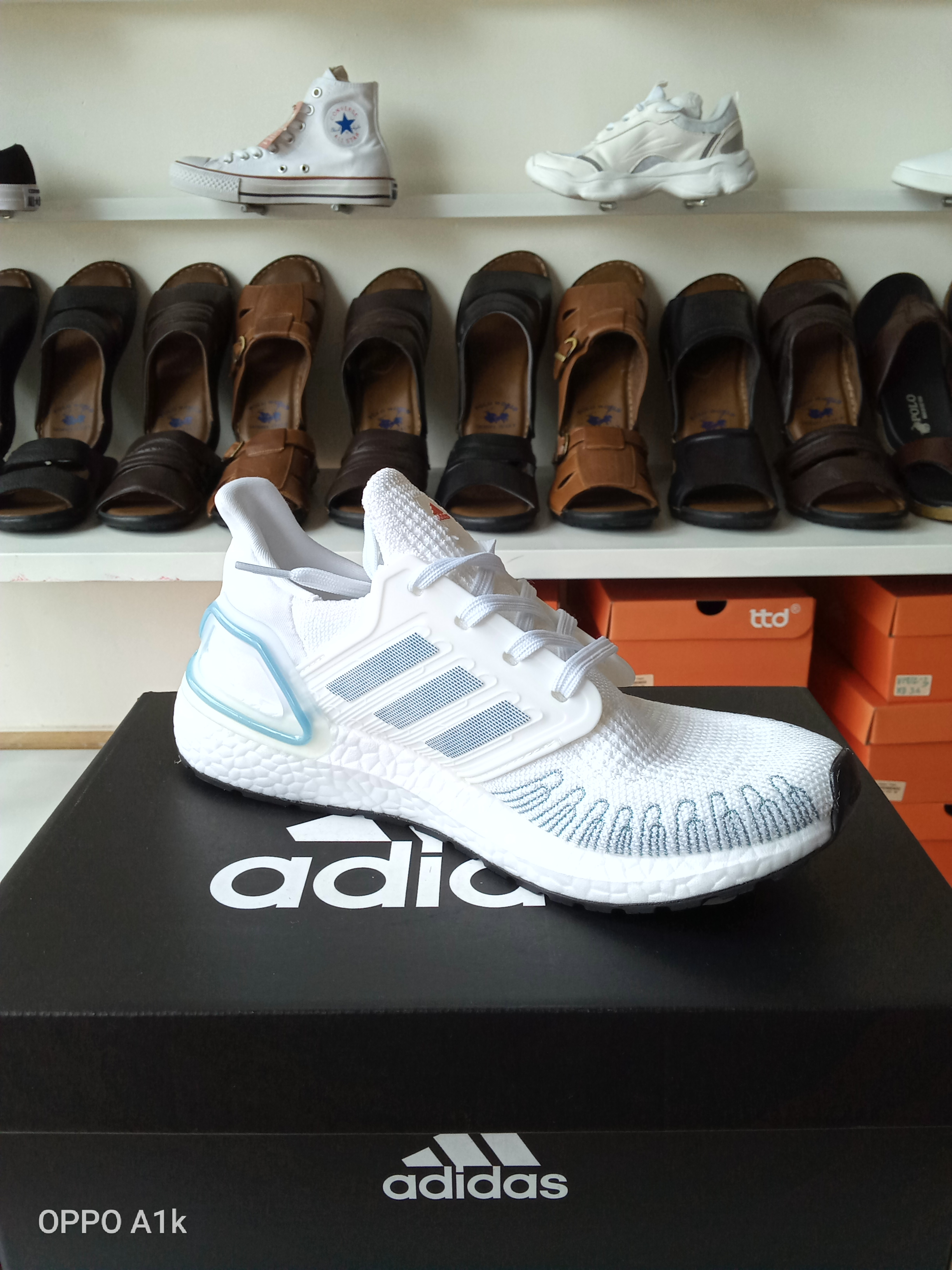 Giày Sneaker Ultraboost 6.0 trắng