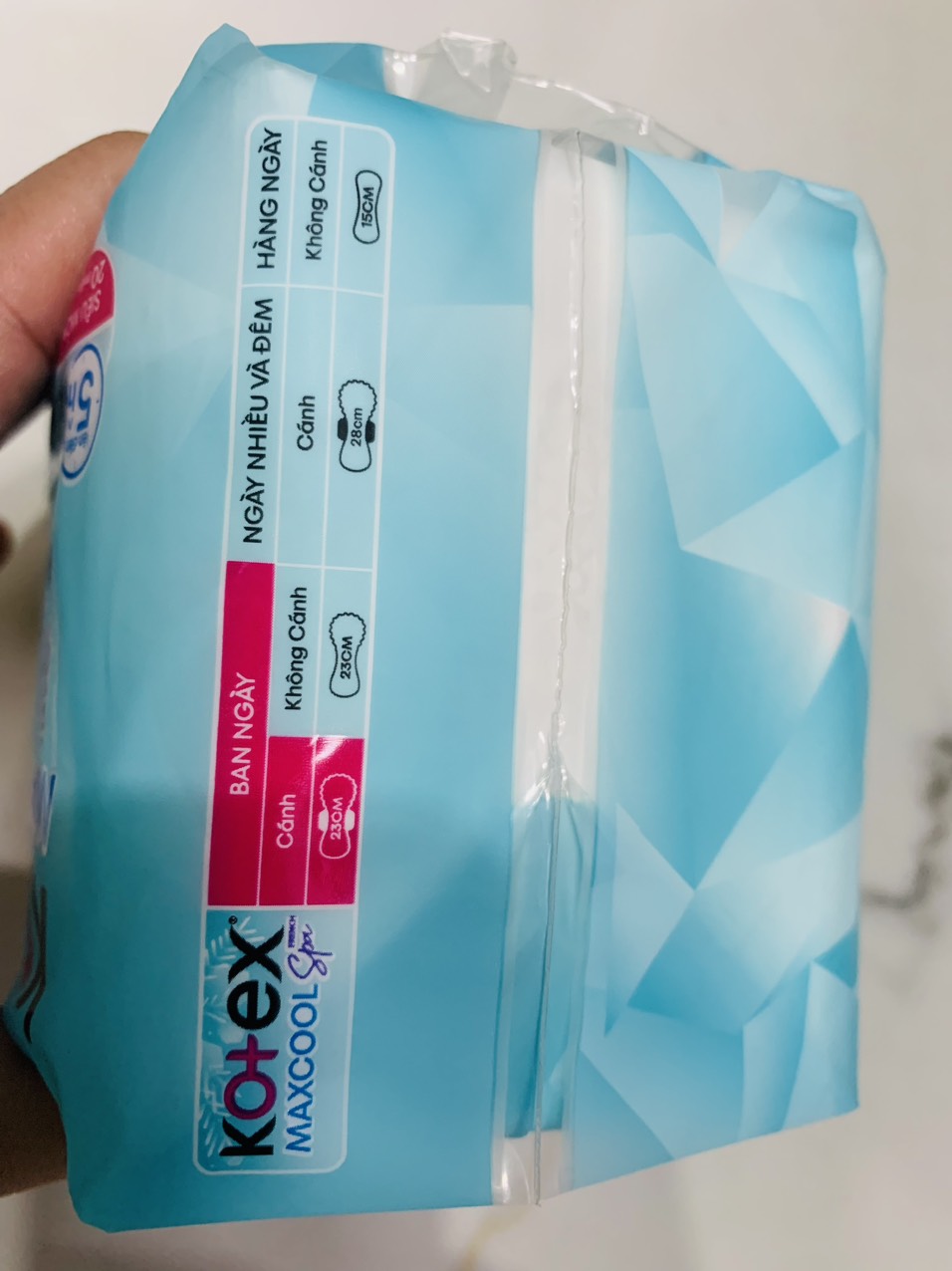 Băng Vệ Sinh Kotex Max Cool Siêu Mỏng Cánh Gói 20 Miếng 23Cm