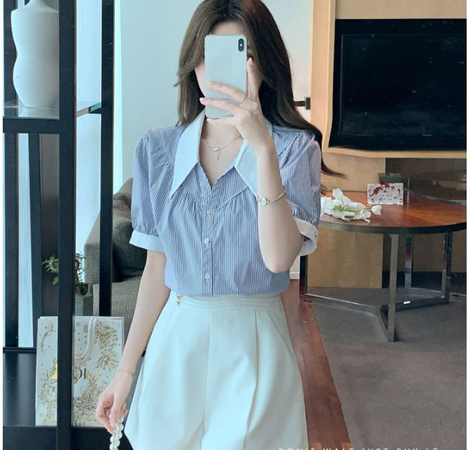 Áo sơ mi sọc cổ phối chất kate mềm mại
