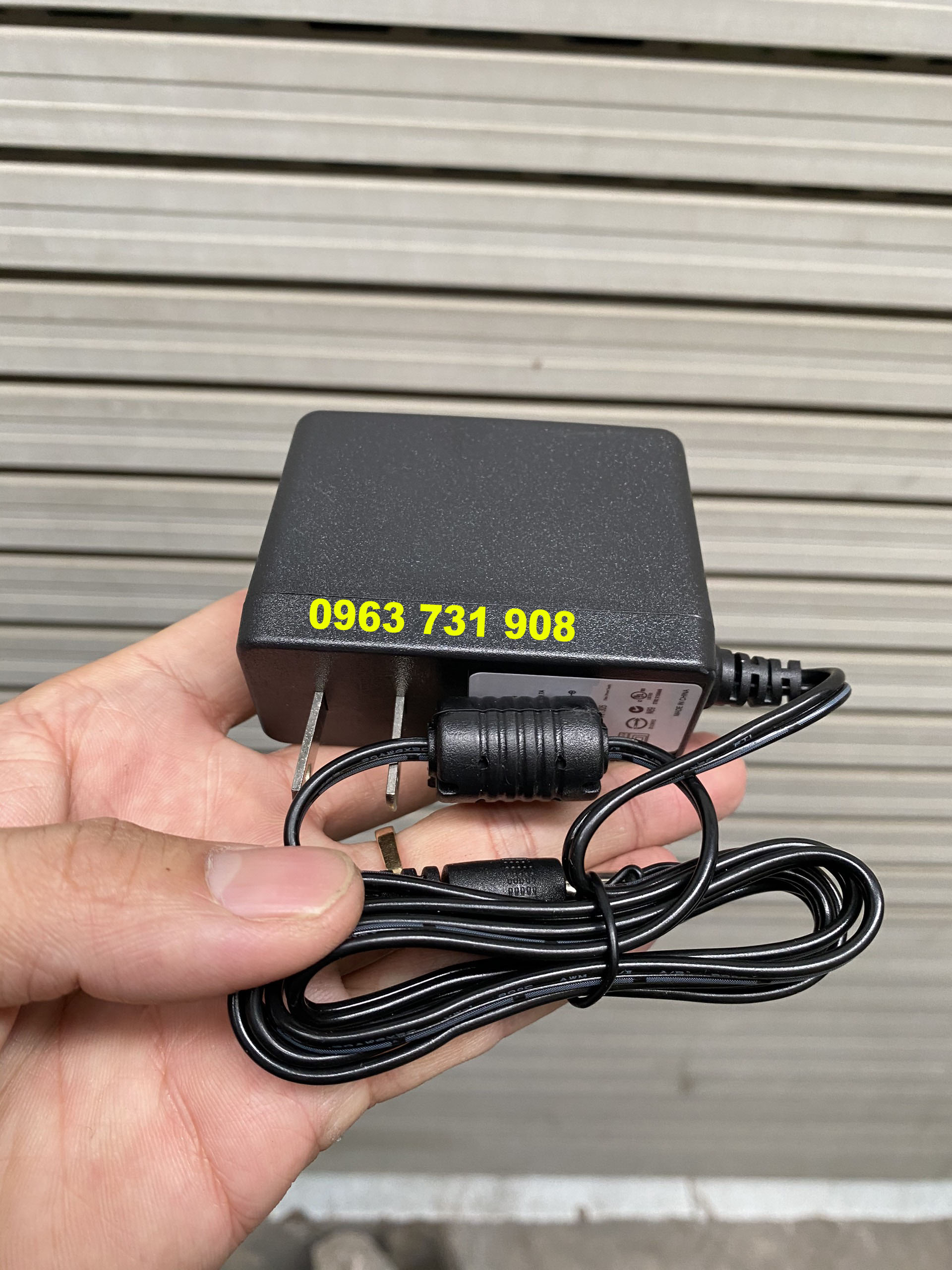 Nguồn sạc camera Hikvison 12V 2A