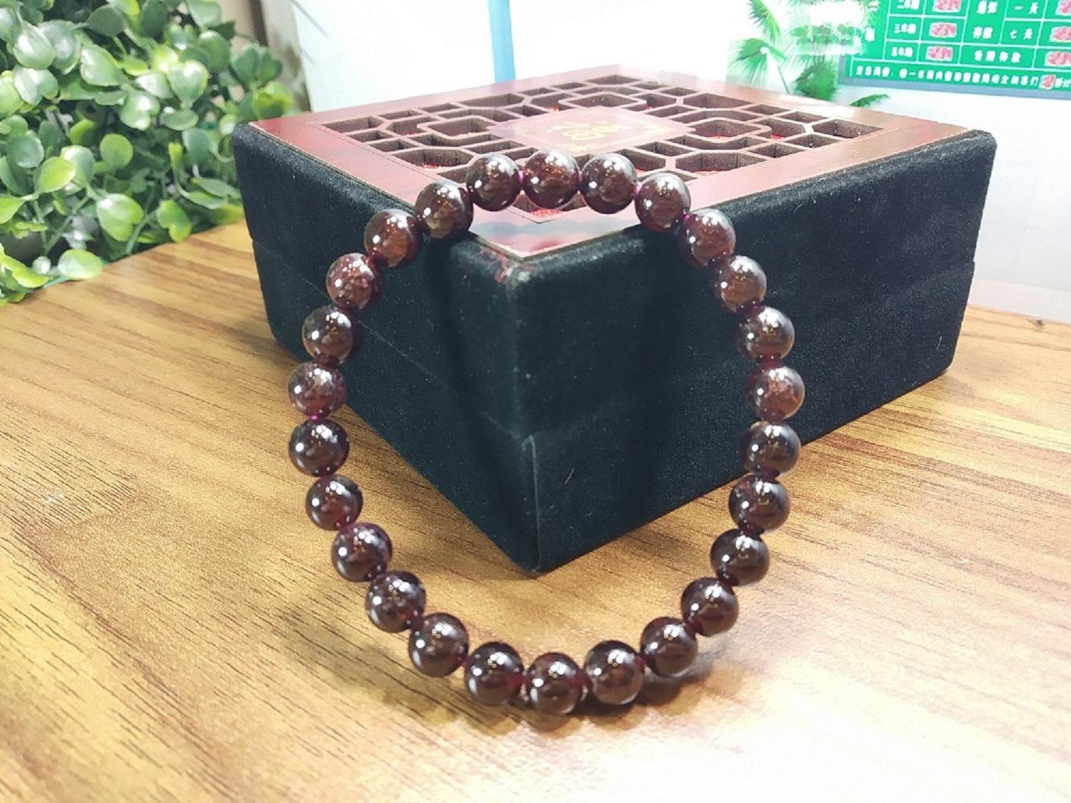 Vòng phong thủy, vòng đá garnet 8li