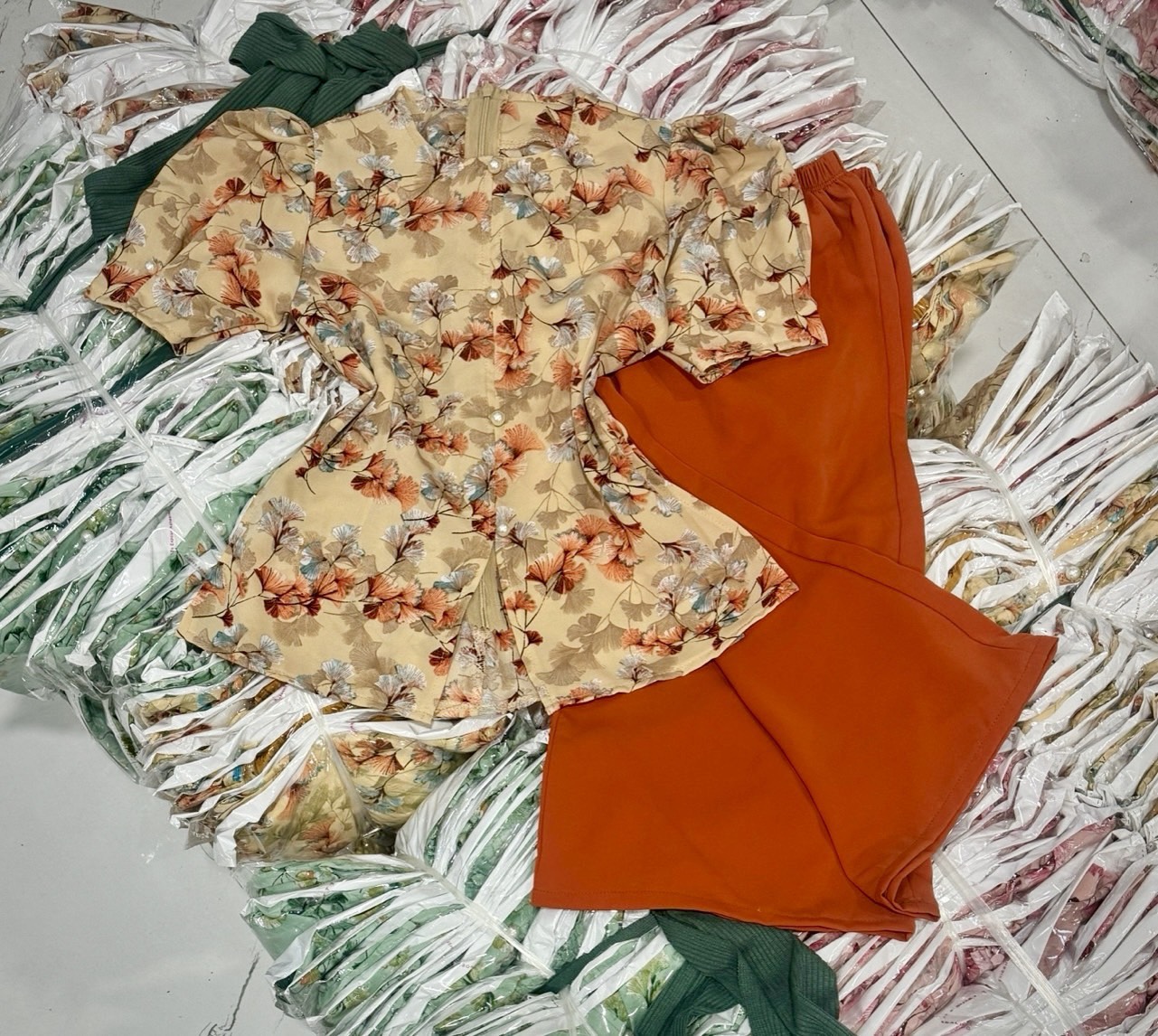 3D Silk Fabric Set with Hand-Made Flowers for Mother and Girls