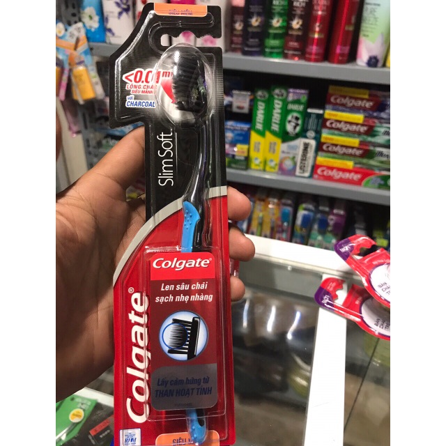 BÀN CHẢI ĐÁNH RĂNG COLGATE MỀM MƯỢT THAN HOẠT TÍNH