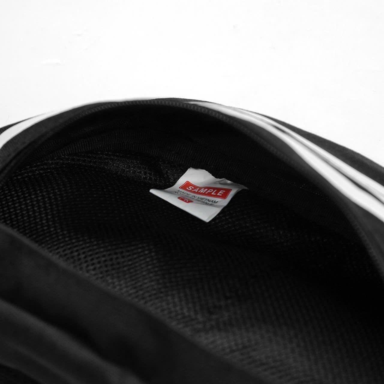 Túi đeo chéo Sample Crossbody Bag
