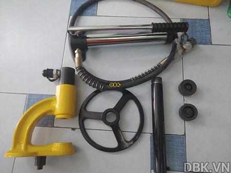 Máy đột lỗ tôn thủy lực 6.5 tấn phi 26 và 35 mm HHDK-8