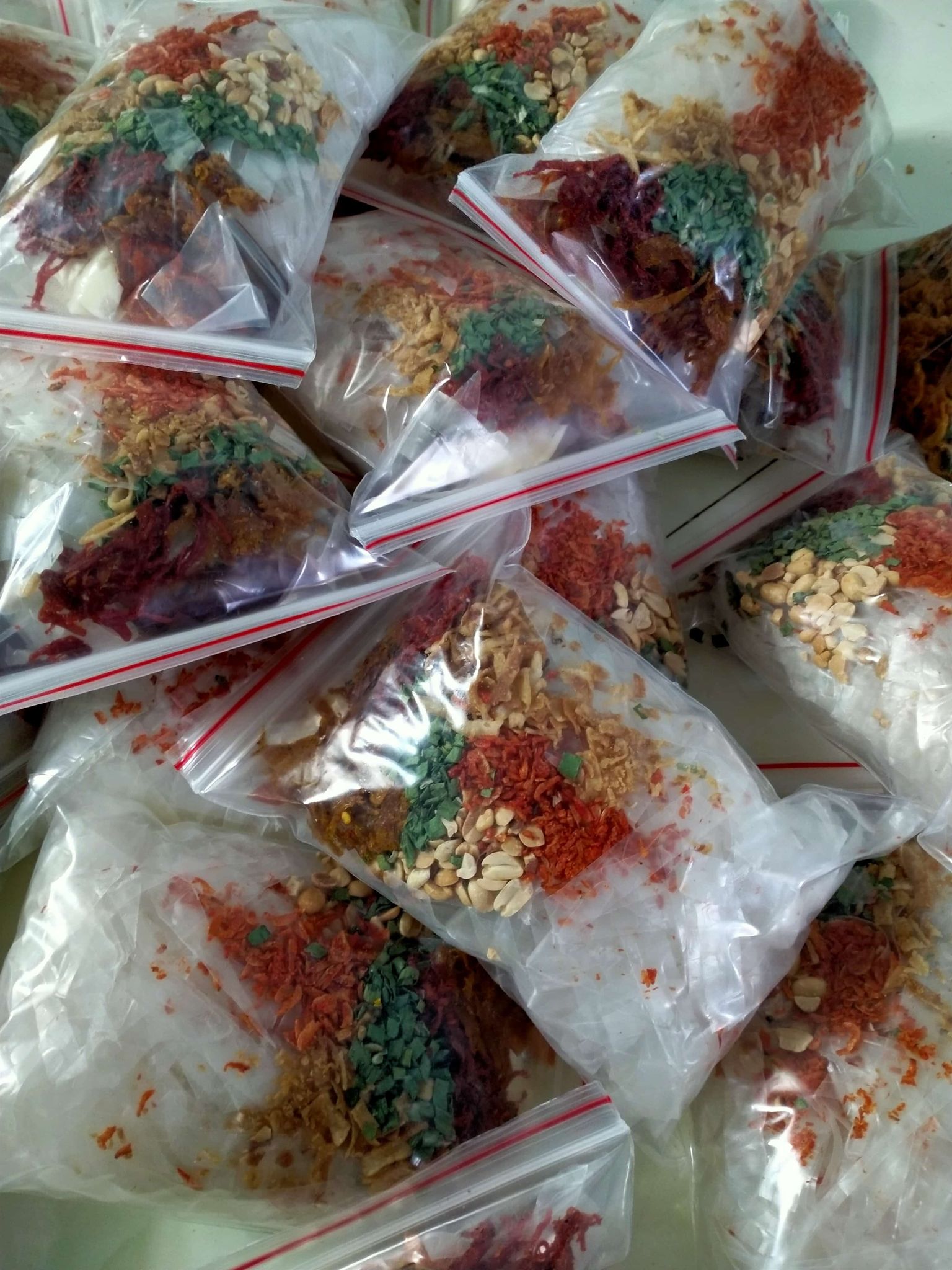 1 hộp bánh tráng trộn