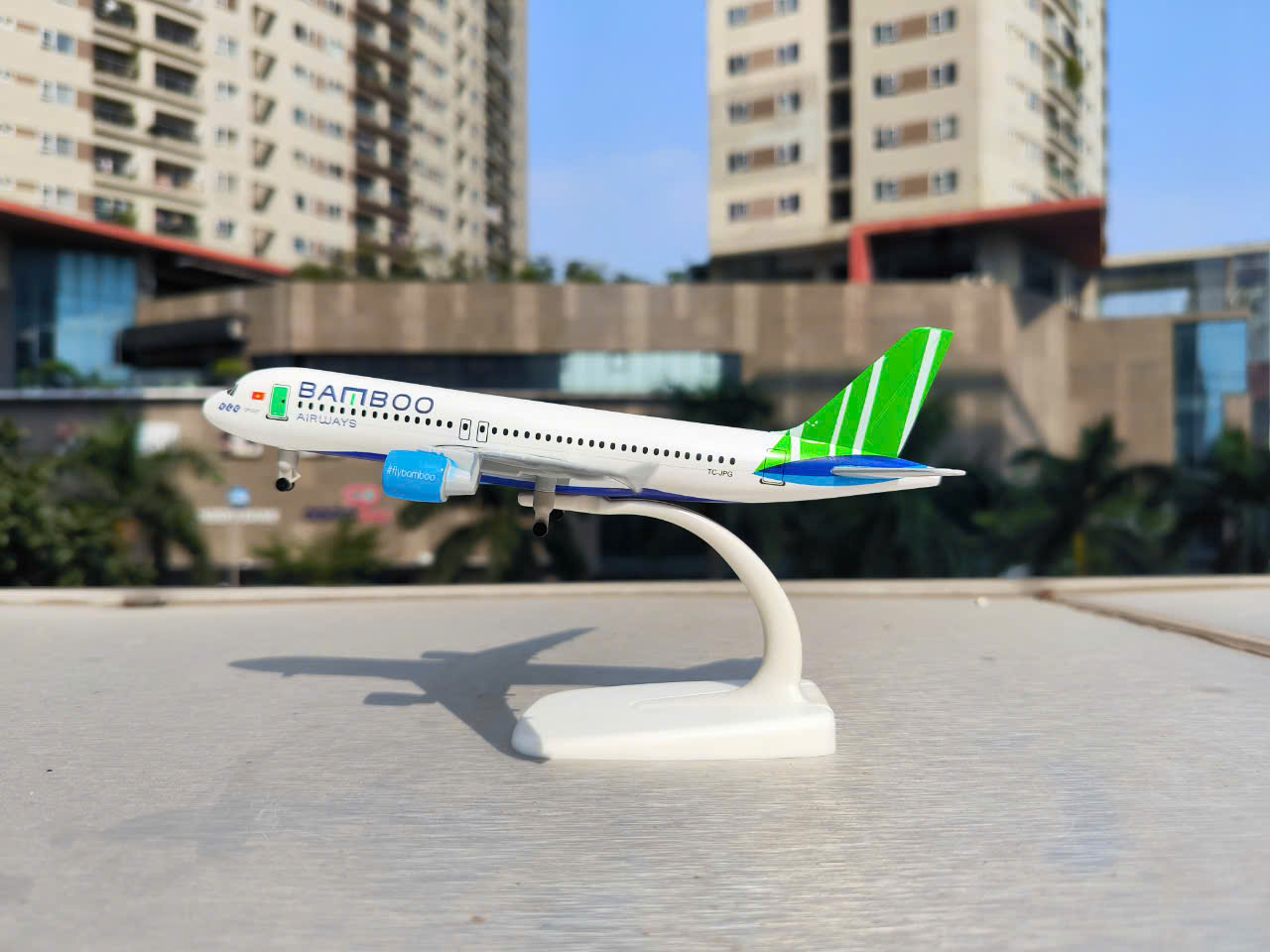 Mô hình máy bay dân dụng kích thước 20cm chất liệu kim loại bền đẹp