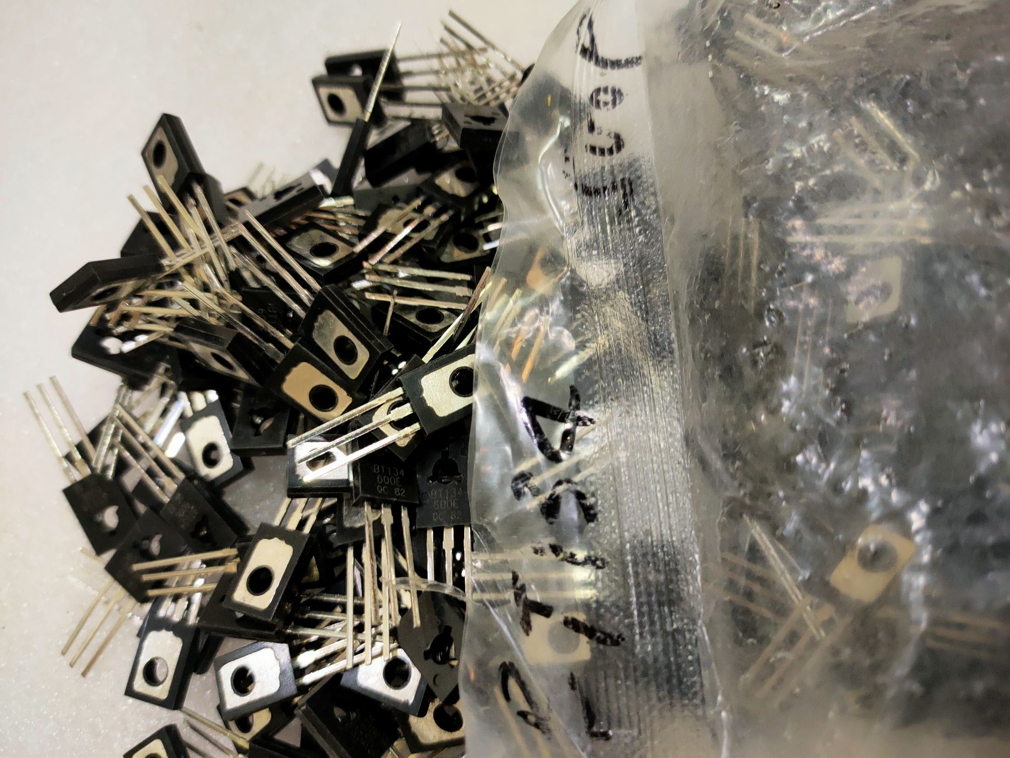 10 Con triac BT134