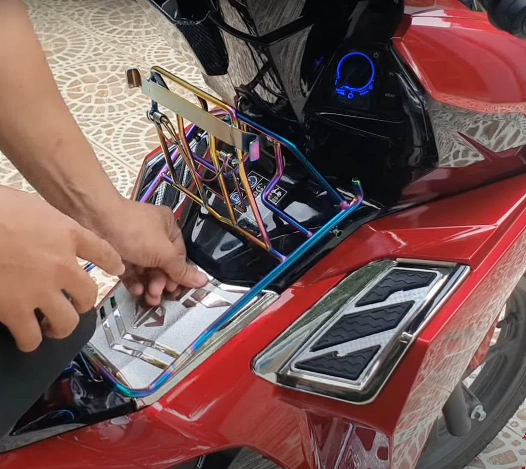 Ốp Nắp Xăng Honda Air Blade 2020