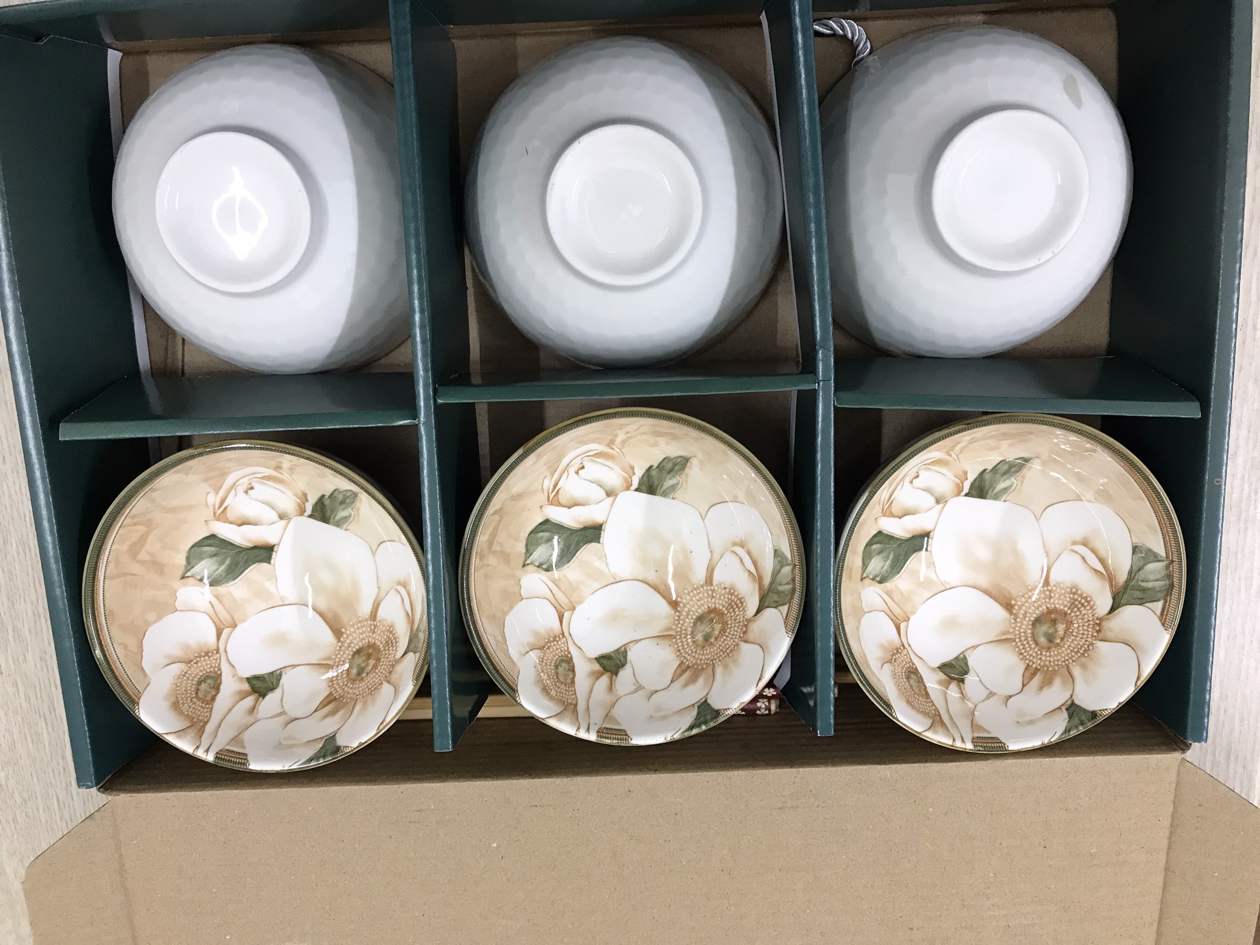 Set bộ 6 bát con hoa văn tặng kèm 6 đôi đũa đóng hộp xịn xò