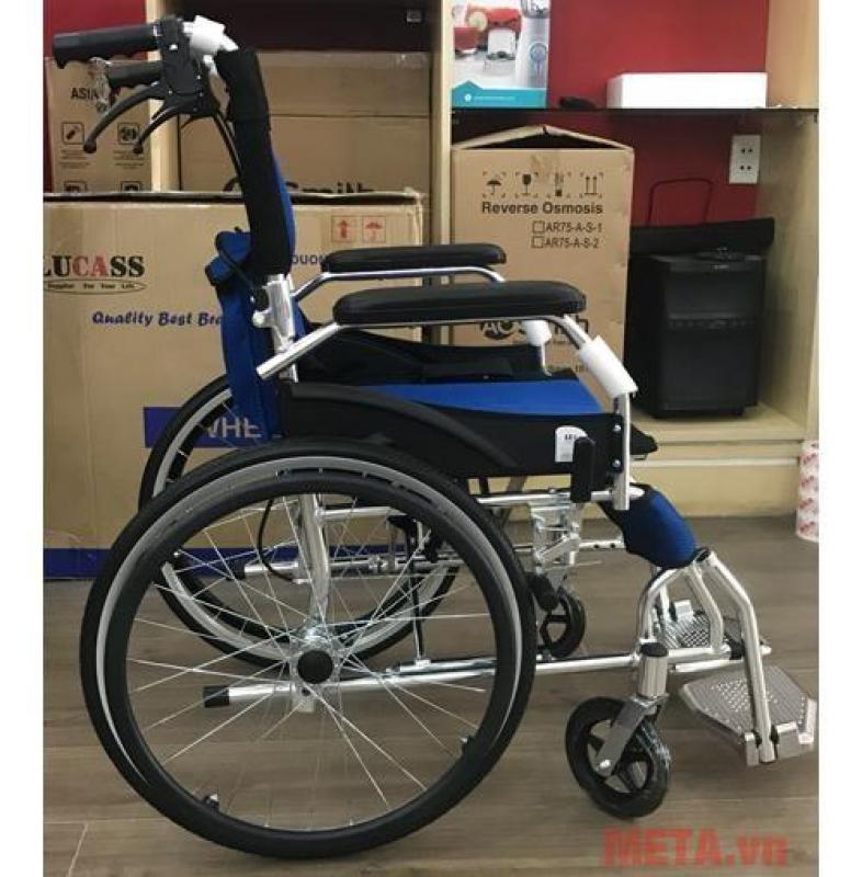Xe lăn hợp kim nhôm Lucass X63 có nâng hạ chỗ để tay cho bệnh nhân