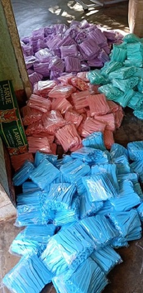 COMBO 100 QUE QUÉT MẶT NẠ (ĐỦ MÀU)