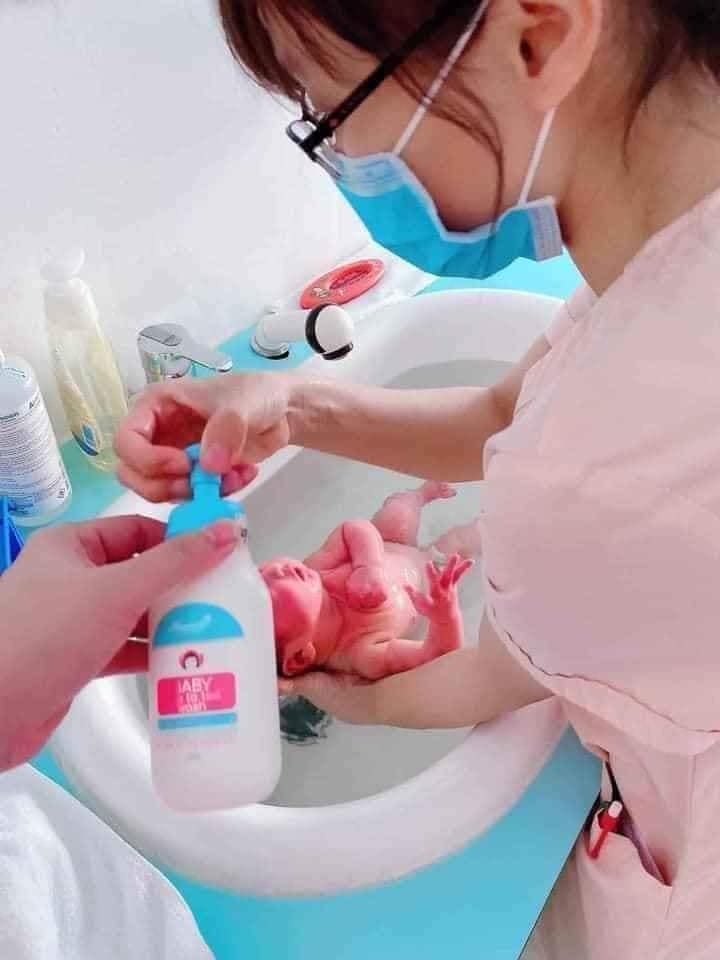 SỮA TẮM EM BÉ HANAYUKI